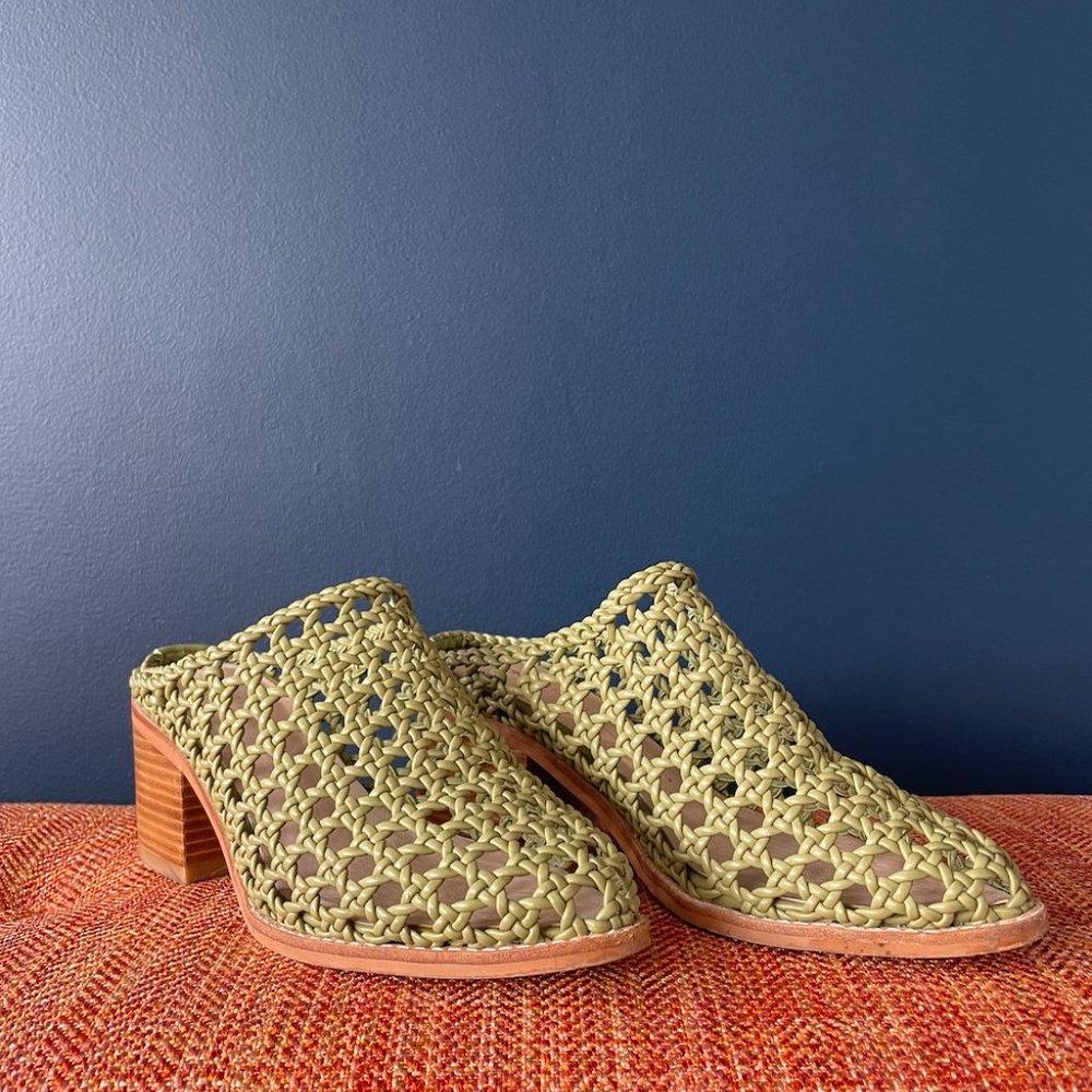 Intentionally Blank Caps Basket Mule